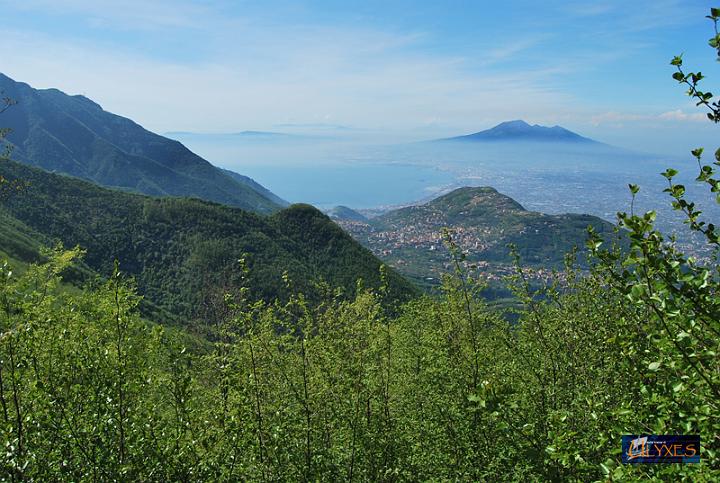 panorama con il monte pendolo.JPG